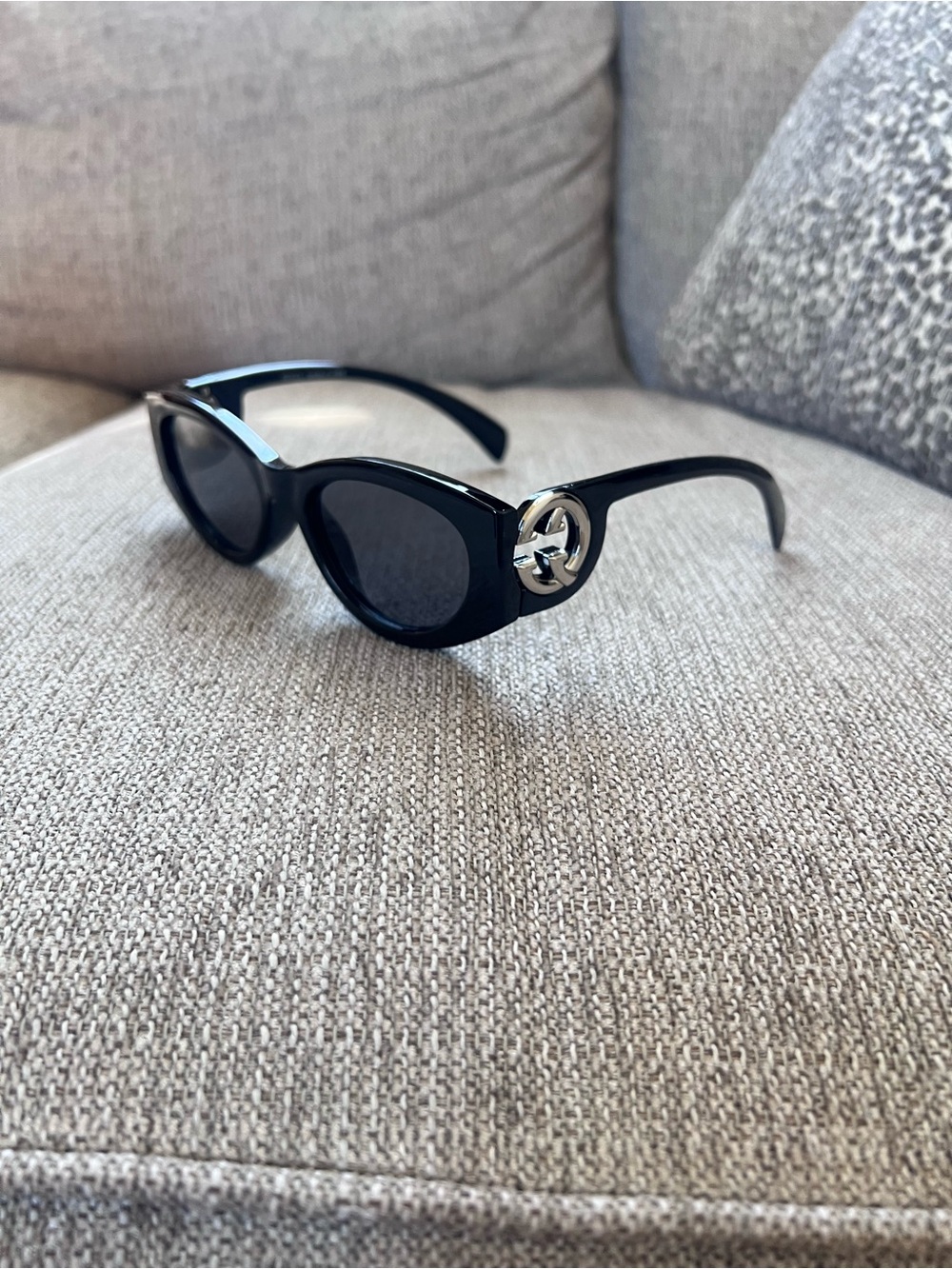 Gucci Interlocking G Sunglasses with Silver Logo Accent - Picture 1 of 6